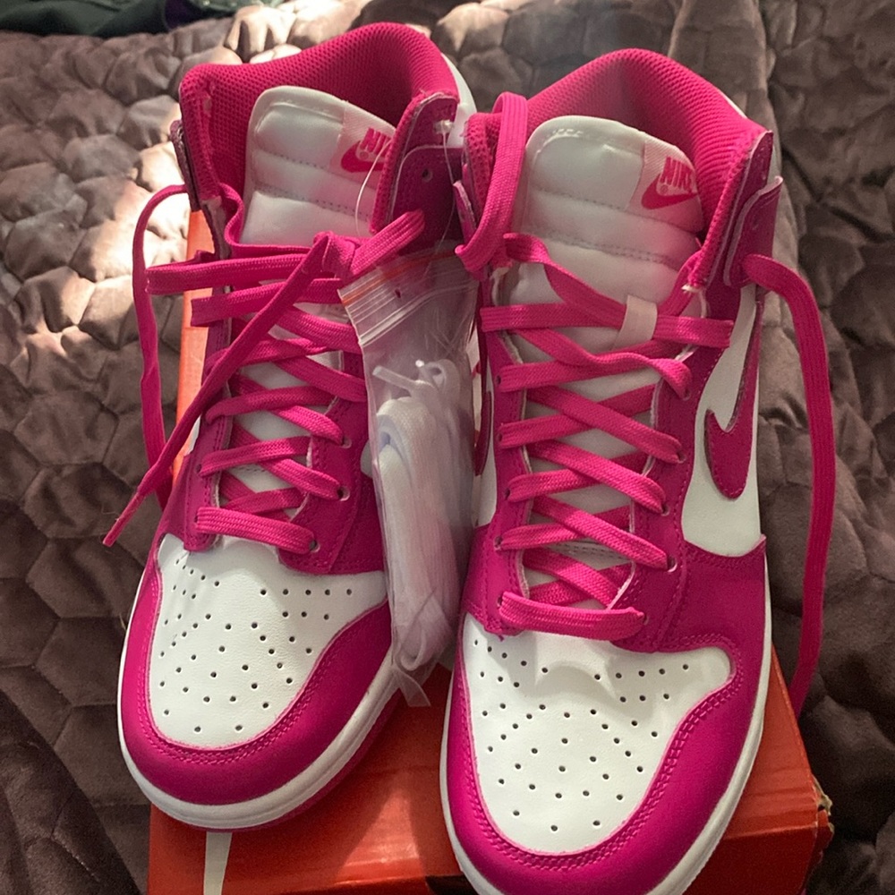 Nike dunk white and pink prime